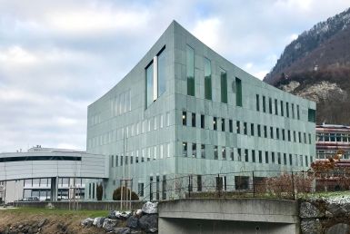 Centrum Bank Vaduz - ArquiTravel - Hans Hollein - Vaduz - Liechtenstein - Arquitectura Vanguardista