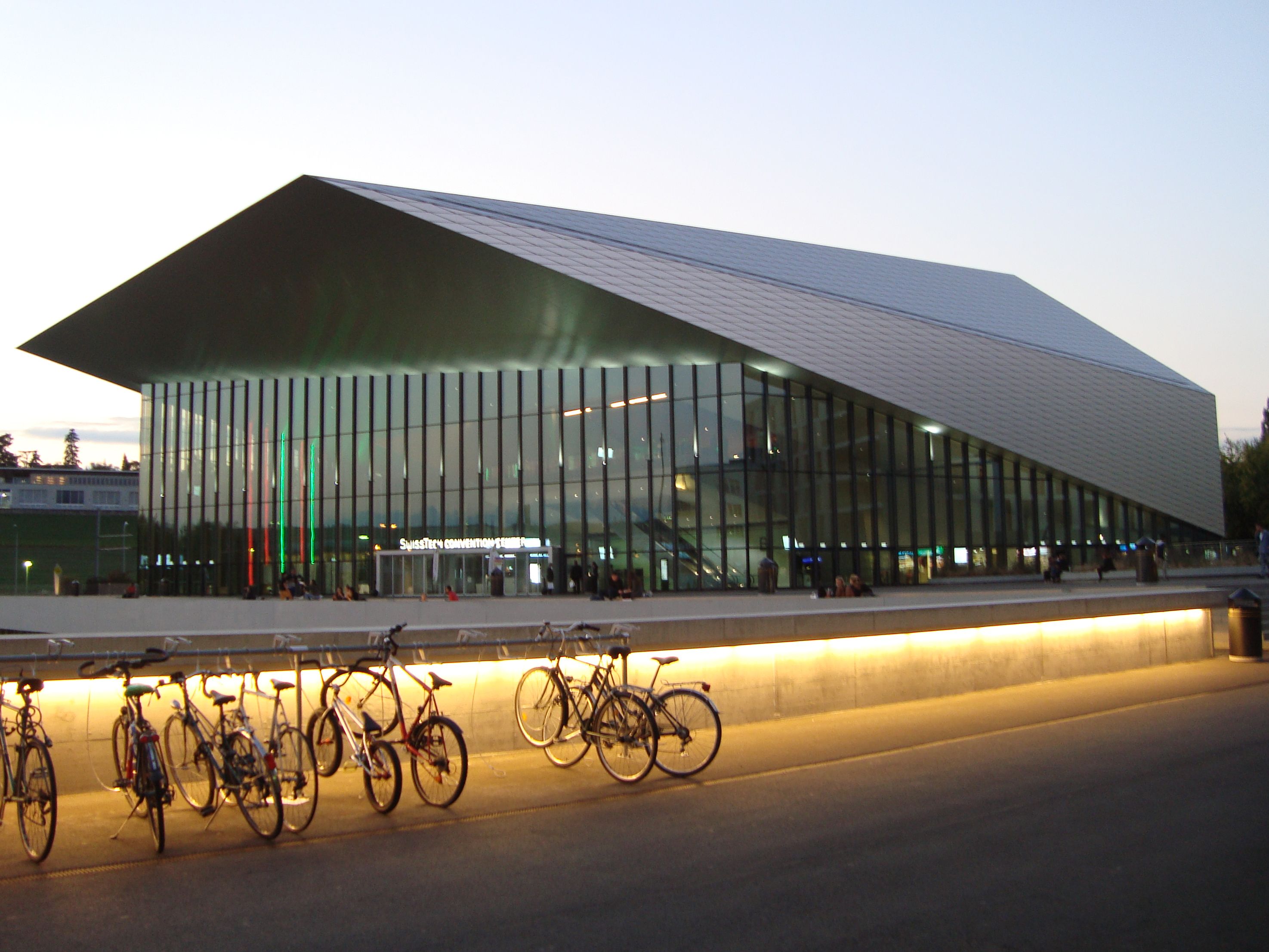 SwissTech Convention Center - ArquiTravel - Richter Dahl Rocha & Associés architectes - Ecublens - Suiza - Arquitectura Vanguardista