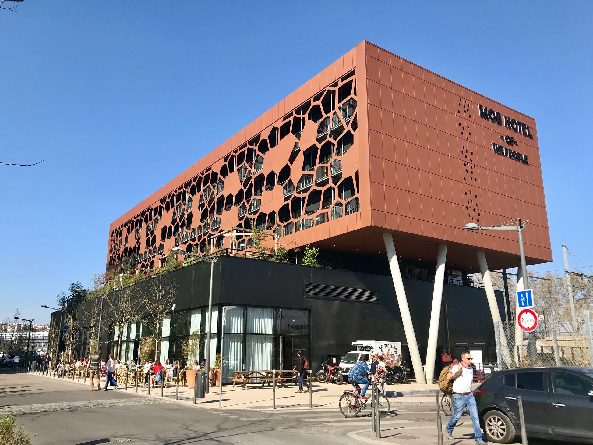 Mob hotel - ArquiTravel - B+B Architectes - Lyon - Francia - Arquitectura Minimalista