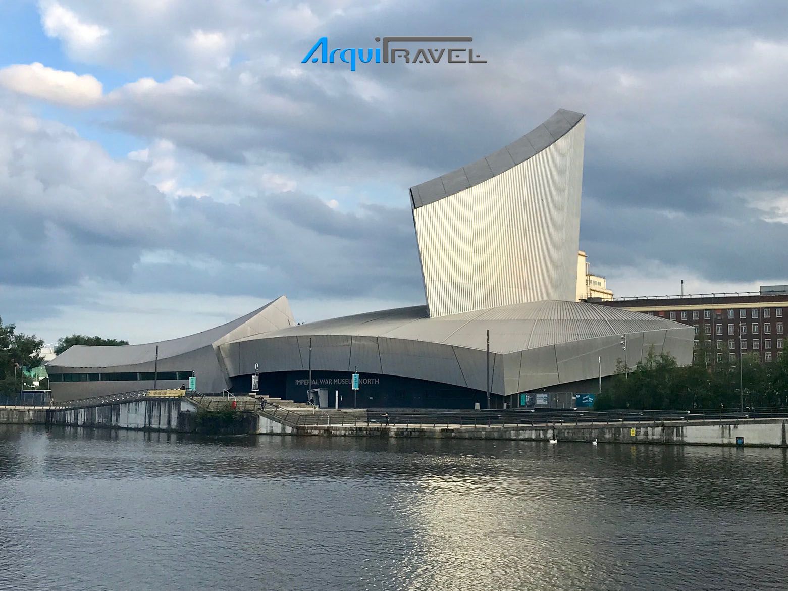 IWM Museo Imperial de la Guerra - ArquiTravel - Daniel Libeskind - Manchester - Inglaterra