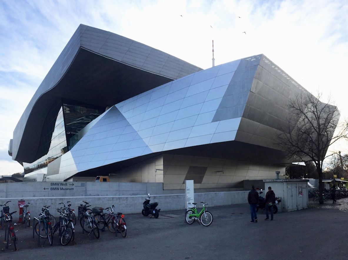 BMW Welt - ArquiTravel - Wolf D. Prix - COOP HIMMELB (L) AU - Múnich - Alemania - Arquitectura Deconstructivista