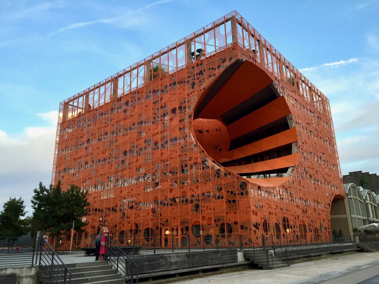 Cubo naranja - ArquiTravel - Jakob + MacFarlane Architects - Lyon - Francia - Arquitectura High Tech